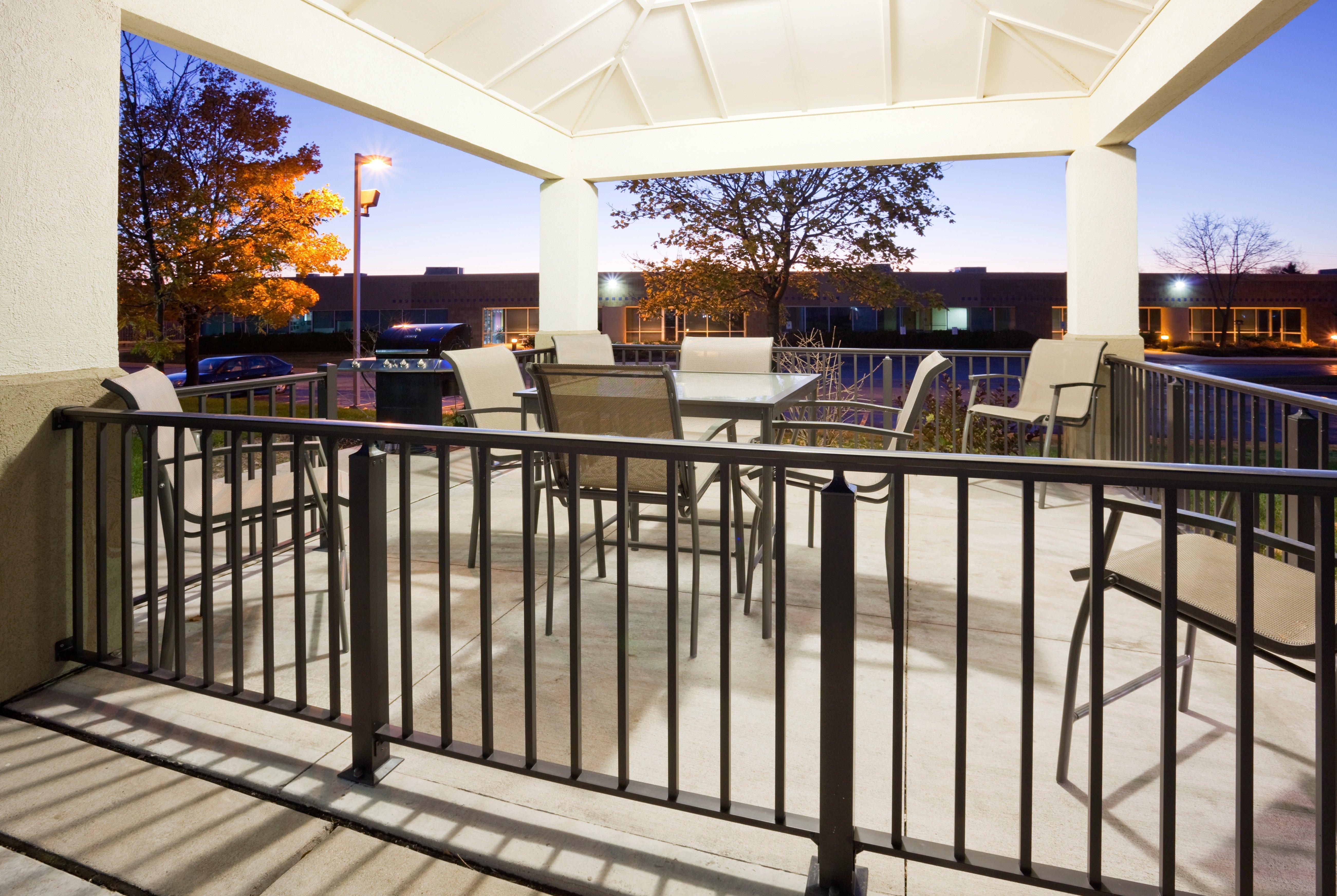 Candlewood Suites Milwaukee Brown Deer, an IHG Hotel Buitenkant foto